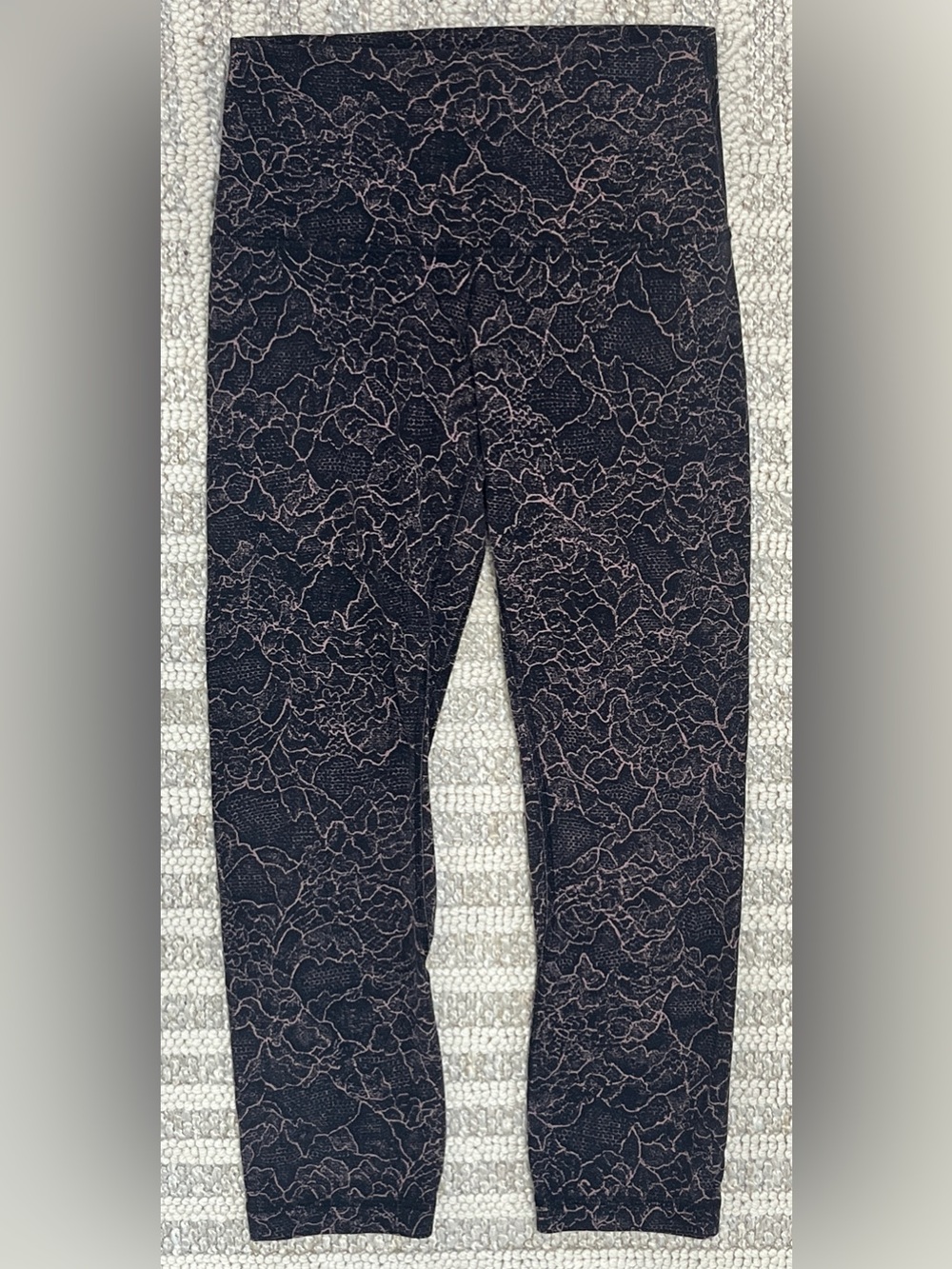 Lululemon Align High-Rise Crop 21” size 4 patterned